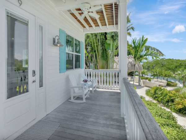 From Villa walk to shops, grocery store, restaurants and the parks!